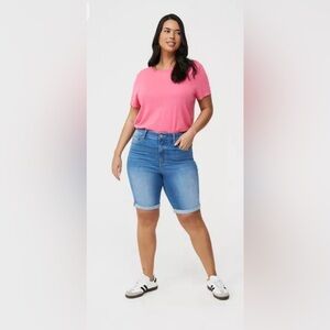 Torrid NWT High Rise Stretch Denim Bermuda Shorts Size 24
